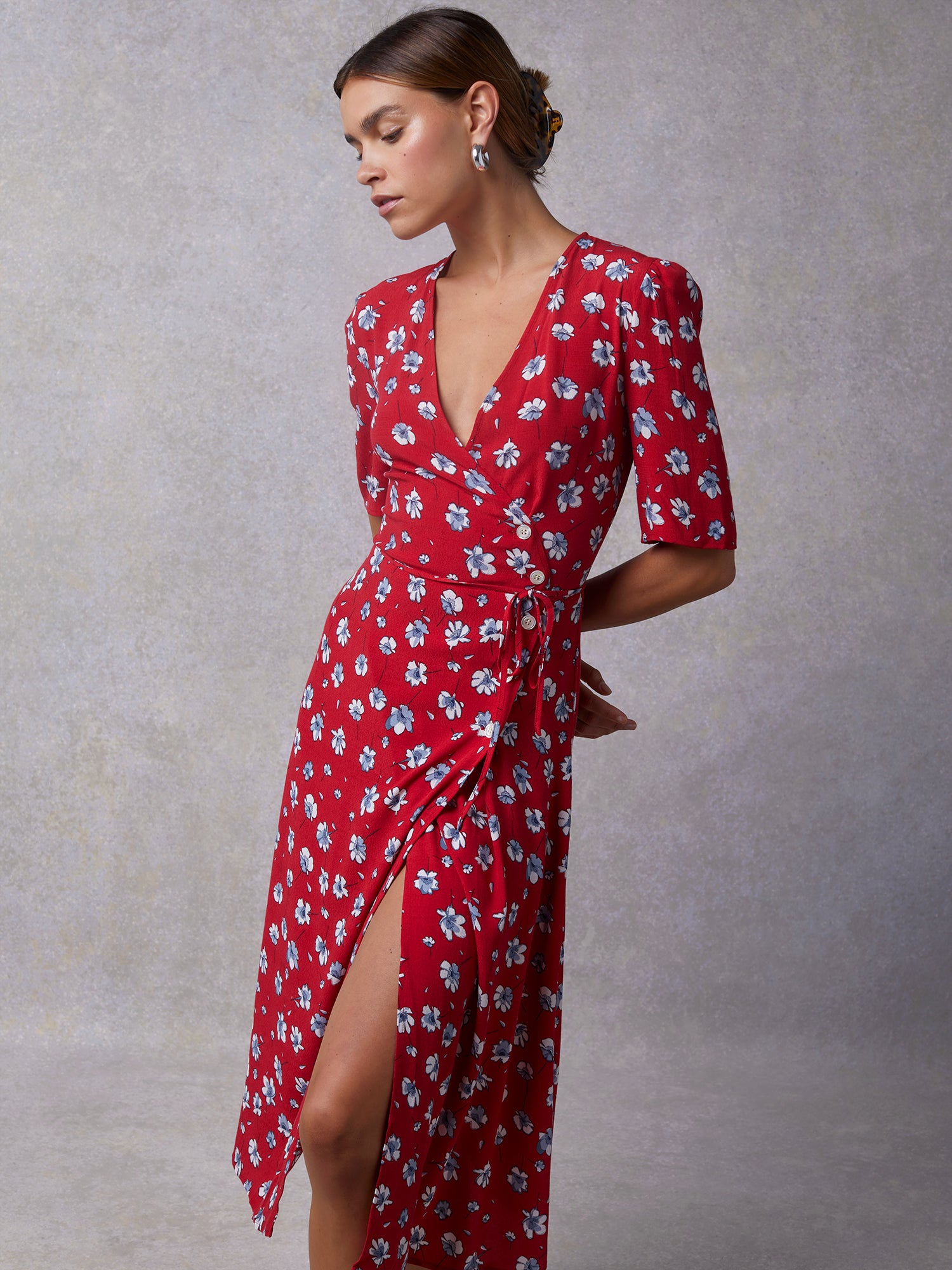 Robe portefeuille mi-longue florale rouge | Rouje