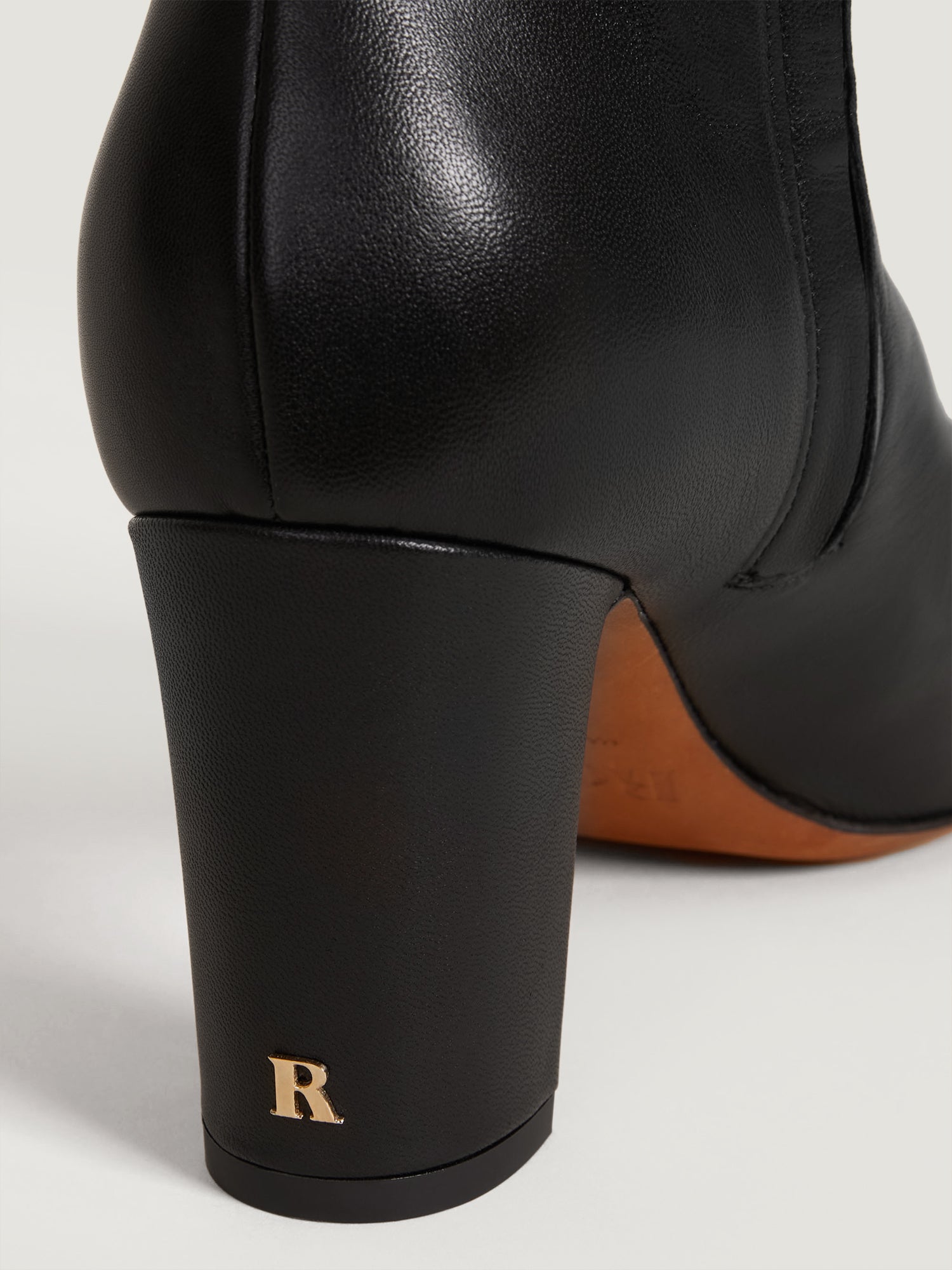 Fitted boots in black smooth leather | Rouje